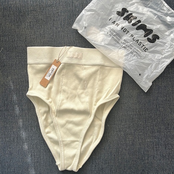 NWT SKIMS cotton rib brief xxs - Picture 1 of 4